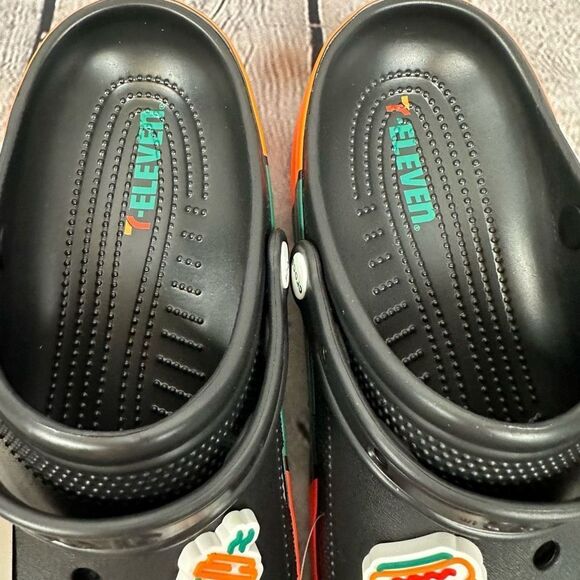 Crocs x 7-Eleven Collab Black Classic Clog Jibbitz Limited Edition M10/W12 NWT - Picture 5 of 9